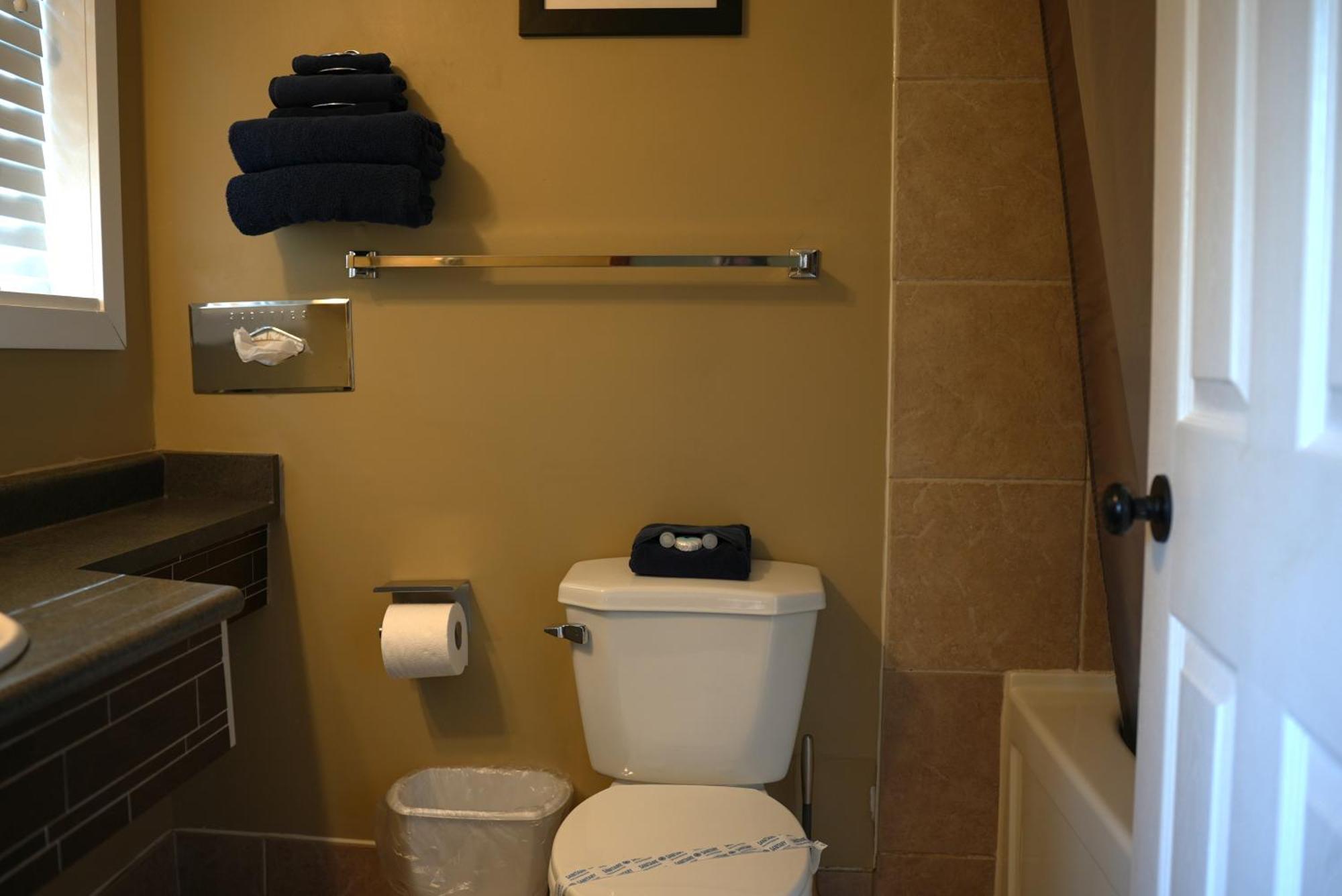 Malahat Bungalows Motel Ngoại thất bức ảnh