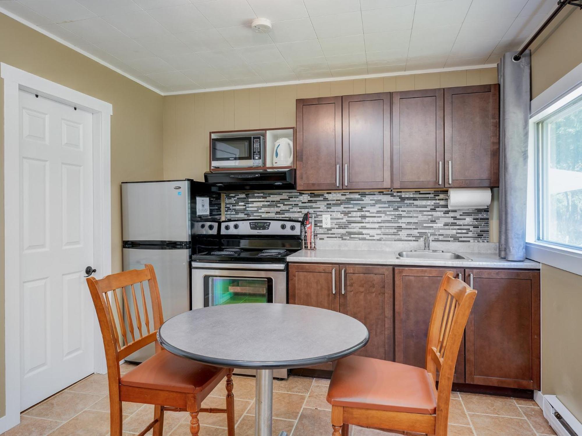 Malahat Bungalows Motel Ngoại thất bức ảnh