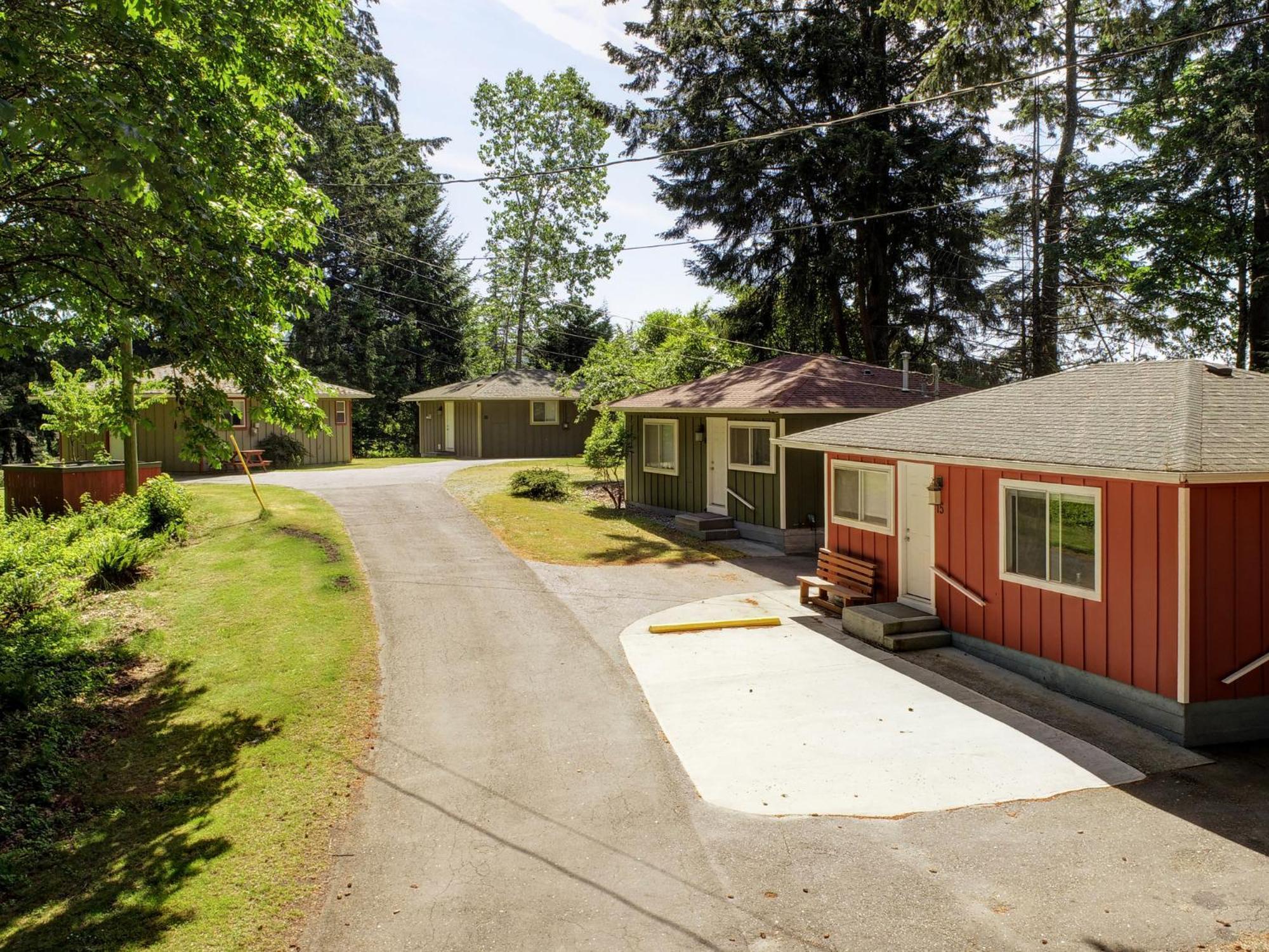 Malahat Bungalows Motel Ngoại thất bức ảnh