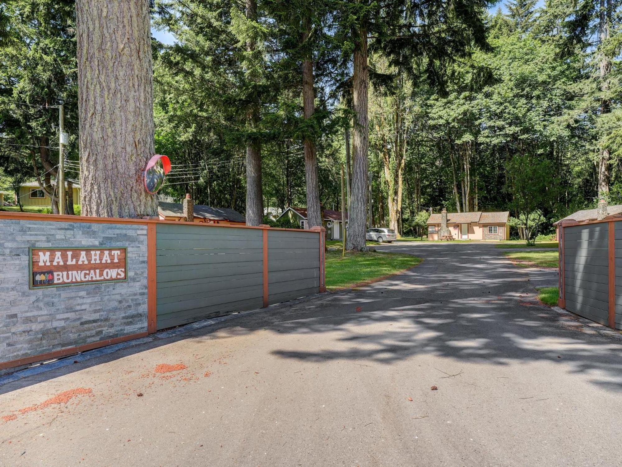 Malahat Bungalows Motel Ngoại thất bức ảnh