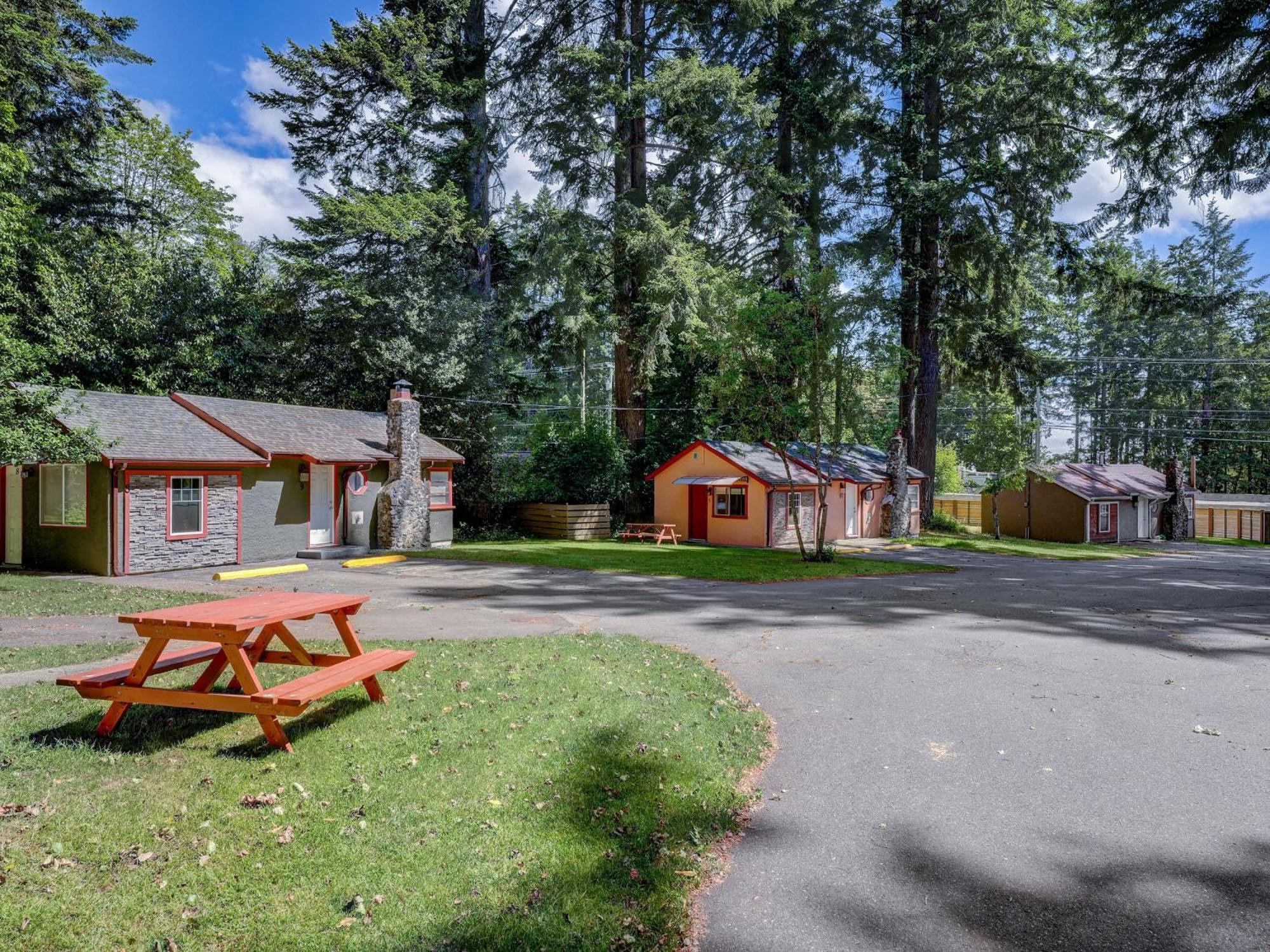 Malahat Bungalows Motel Ngoại thất bức ảnh